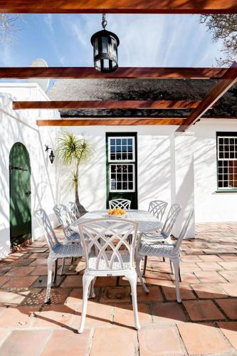 Kawasan patio atau luaran di Cape Dutch @ Keerweder