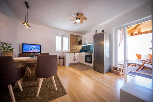 2 Bathrooms, Free Parking Spot, Prt Sea View