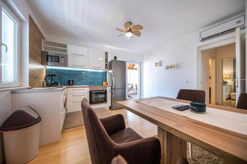 2 Bathrooms, Free Parking Spot, Prt Sea View