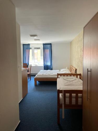 Säng eller sängar i ett rum på Mikulov Inn - hotel Zeme