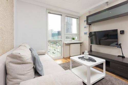 Apartment Jana Pawła II Next to the Metro by Noclegi Renters