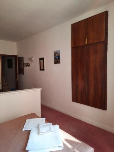 a room with a bed with a large wooden door at Il Leudo dei Cinque Sensi in Vernazza