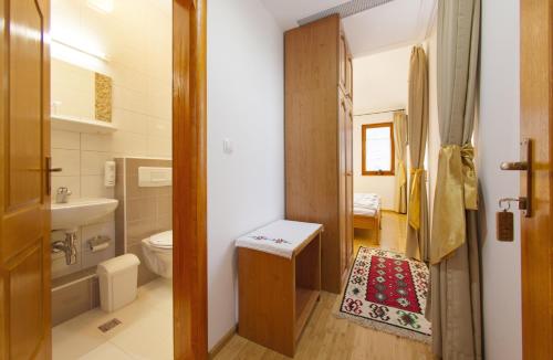 Koupelna v ubytování Hotel Almira