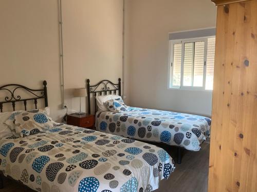 two beds sitting next to each other in a bedroom at Casa La Cabezada in San Sebastián de la Gomera