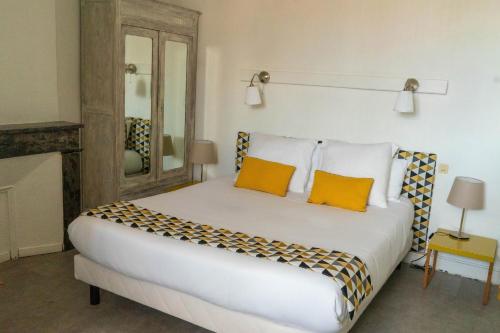 Katil atau katil-katil dalam bilik di Hôtel Croix Baragnon