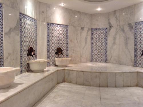 Koupelna v ubytování Bella Hotel