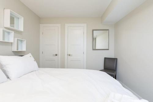 Katil atau katil-katil dalam bilik di Steps to Blue Mtn Condo wt Elegant Style 213 Sierra Lane