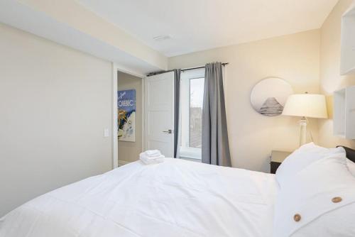 Katil atau katil-katil dalam bilik di Steps to Blue Mtn Condo wt Elegant Style 213 Sierra Lane
