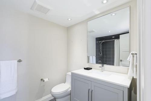 Bilik mandi di Steps to Blue Mtn Condo wt Elegant Style 213 Sierra Lane