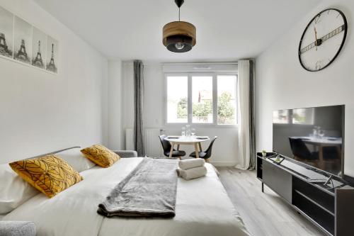 Katil atau katil-katil dalam bilik di Chic studio near Paris - La Defense