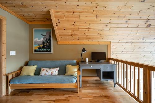 Posezení v ubytování Captain's Cove Lakehouse