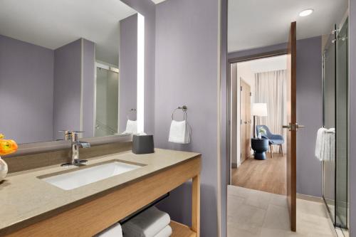 Ванная комната в Hyatt Place Virginia Beach Oceanfront