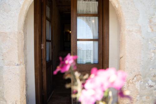 a wooden door with pink flowers in front of it at Charme in Perillis in Popoli