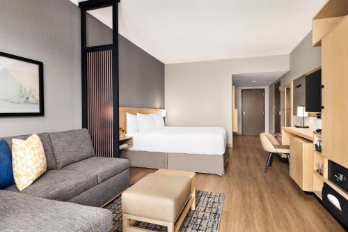 Кухня или мини-кухня в Hyatt Place Virginia Beach Oceanfront

