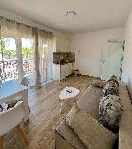 a living room with a couch and a table at Relax Apartmani in Sutomore