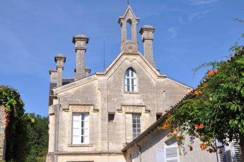 an old building with a tower on top of it at Château du Roc in Saint-Thomas-de-Cônac