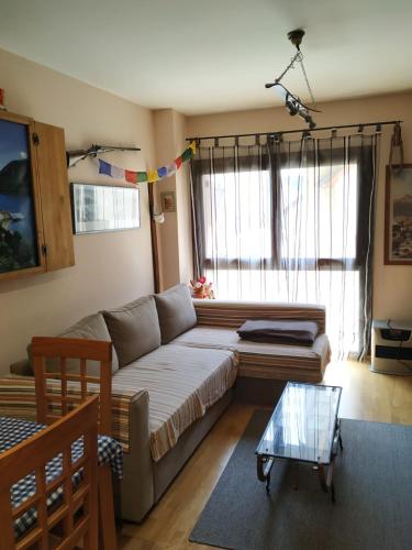 a living room with a couch and a glass table at Apartamento en Escarrilla, sallent de gallego in Sallent de Gállego