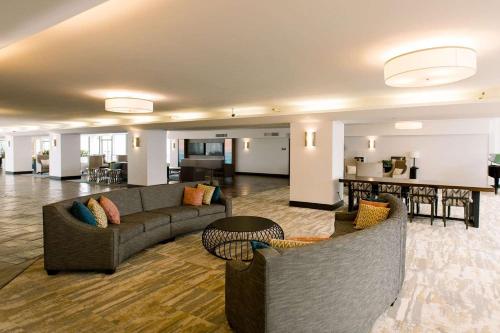 a living room with two couches and a table at Illinois Beach Hotel in Zion