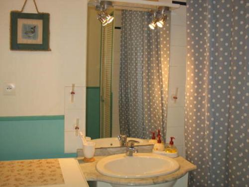 Een badkamer bij Grande chambre double chez l'habitant