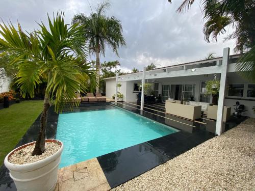 Bazén v ubytování EXOTIC VILLA II - Three Bedroom Villa in Juan Dolio Beach nebo v jeho okolí