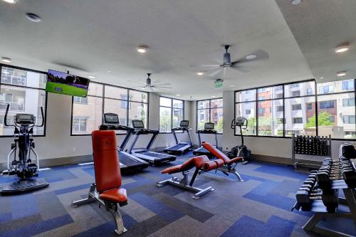 Gimnasio o equipo deportivo en Work Smarter in Style, Luxury Living Meets Remote Productivity G3061