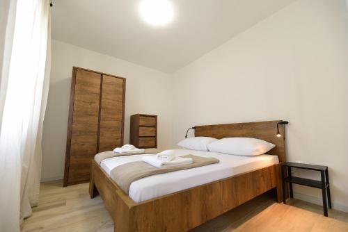 Posteľ alebo postele v izbe v ubytovaní Apartman u atraktivnoj kuci u nizu s garazom