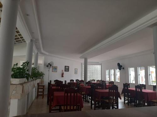 Hotel Portal de Barequeçabaにあるレストランまたは飲食店