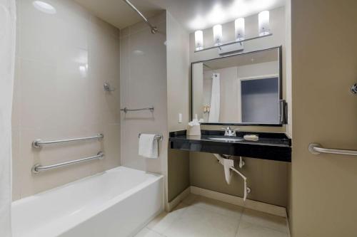 Best Western Plus Miami Airport North Hotel & Suites Image