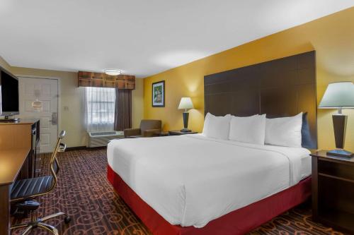 a hotel room with a large bed and a desk at Best Western Benton Inn in Benton