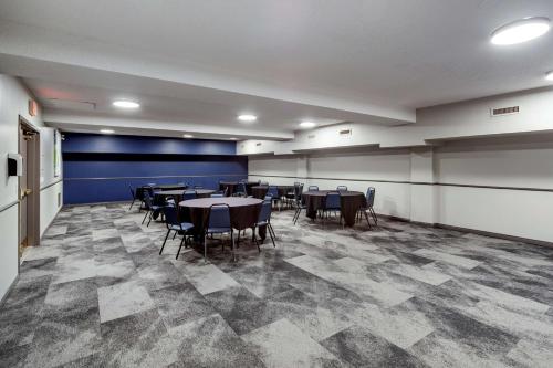Espace de conférence ou salle de réunion dans l'établissement Best Western Plus West Edmonton