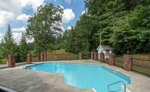 Brush Creek Pool House – Photos 4