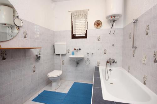 a bathroom with a toilet and a sink and a tub at Apartments with a parking space Orebic, Peljesac - 4546 in Orebić