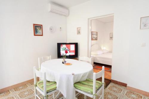Apartments with a parking space Vodice - 5890