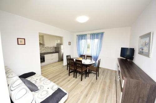 Apartments with parking space Biograd na Moru - 5833