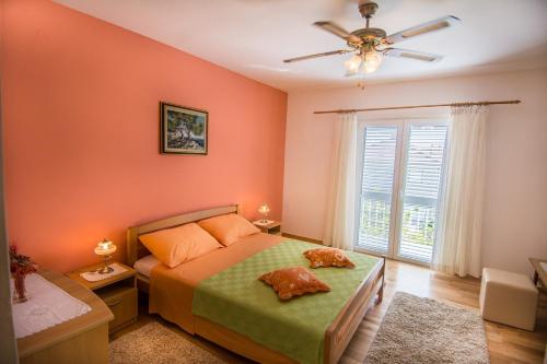 Apartments with parking space Biograd na Moru - 5833