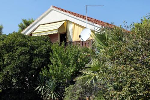 Κήπος έξω από το Apartments by the sea Basina, Hvar - 5700
