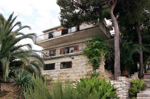 Apartments by the sea Splitska, Brac - 5669