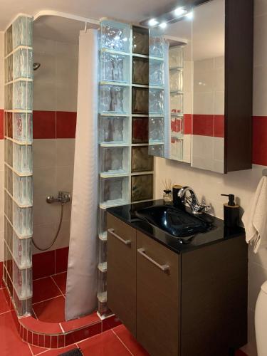 Cozy and Chic apartment in the Center, 5 min Subway