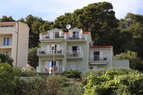 Fotografia z galérie ubytovania Apartments with a parking space Hvar - 5687 v destinácii Hvar