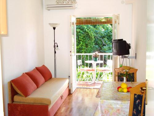 Apartments and rooms with parking space Hvar - 4613