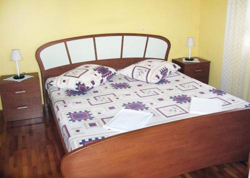 Apartments and rooms with parking space Hvar - 4613