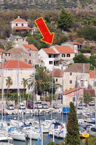 Apartments by the sea Milna, Brac - 5677