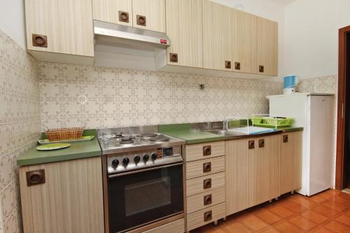 Apartments with parking space Supetar, Brac - 5676