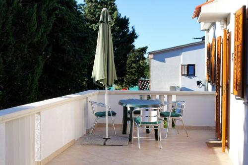 Balkón alebo terasa v ubytovaní Apartments with a parking space Sabunike, Zadar - 5745