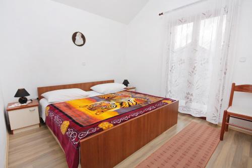 Postel nebo postele na pokoji v ubytování Apartments by the sea Bibinje, Zadar - 5866