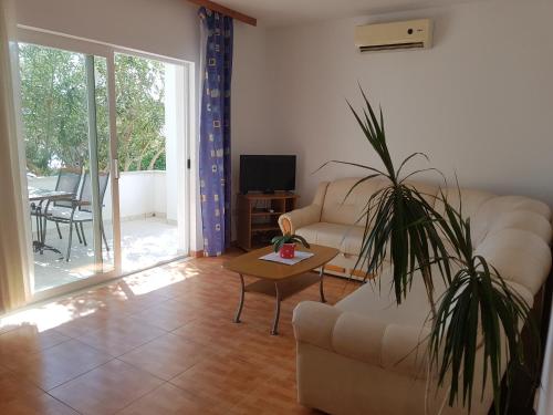 a living room with a couch and a table at Apartments by the sea Kuciste - Perna, Peljesac - 4545 in Kučište