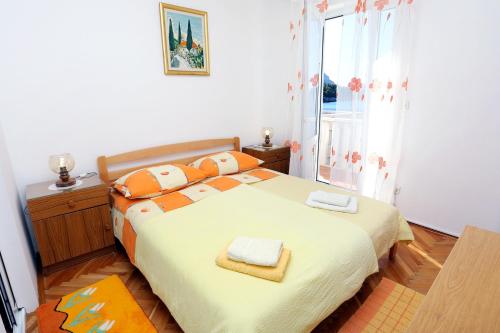 Postel nebo postele na pokoji v ubytování Apartments by the sea Trstenik, Peljesac - 4570