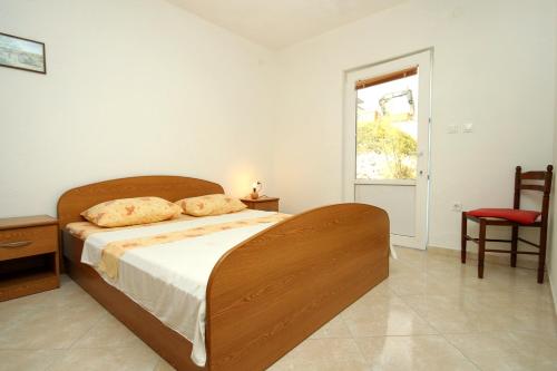 Postel nebo postele na pokoji v ubytování Apartments by the sea Lumbarda, Korcula - 4376