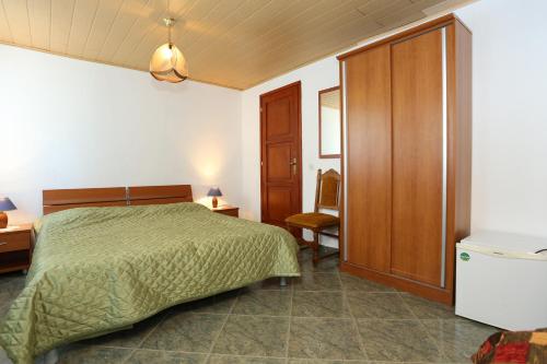 Posteľ alebo postele v izbe v ubytovaní Apartment Lumbarda 4442a