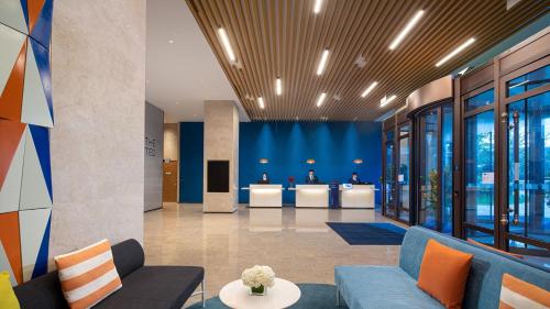 an office lobby with blue and orange furniture at Holiday Inn Express Chengde Park View, an IHG Hotel in Chengde